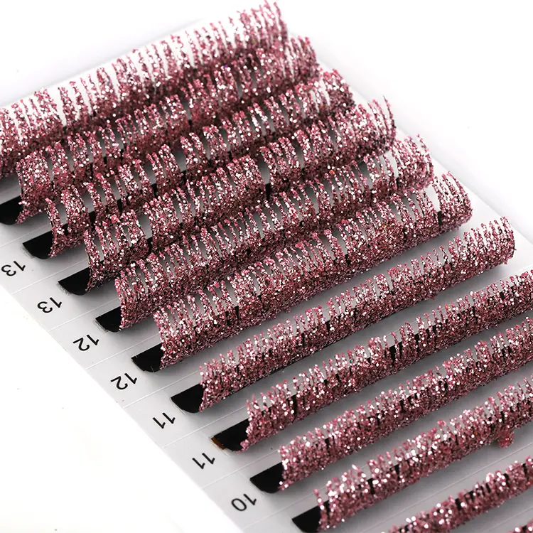 Pink na kumikinang na makintab na lashes